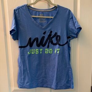 Nike Slim Fit V Neck T-shirt. Women’s XL